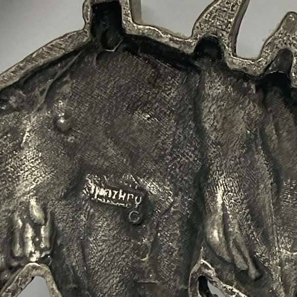 Vintage Signed Horseshoe Horse Cast Iron Hanging Decor - Picture 5 of 8